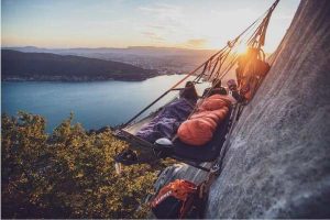 Portaledge, nuit insolite en falaise